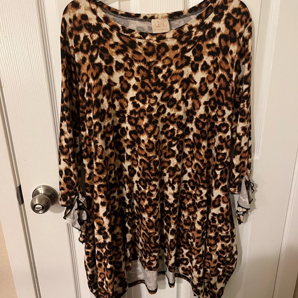 3 Zadie B’s Tops - Picture 3 of 9